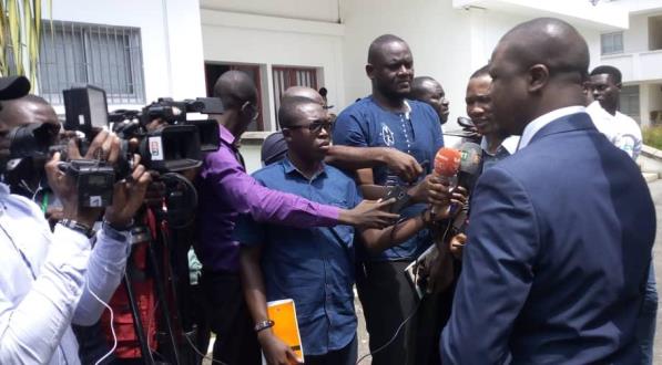 Press interviewing Bako Ambianda